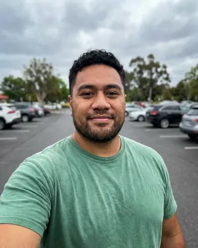Sione's original selfie
