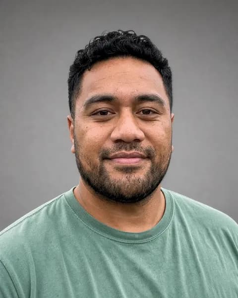 Man, early 30s: professional headshot
