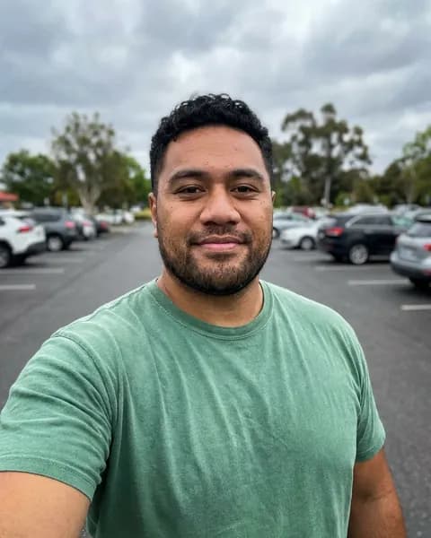 Man, early 30s: original selfie